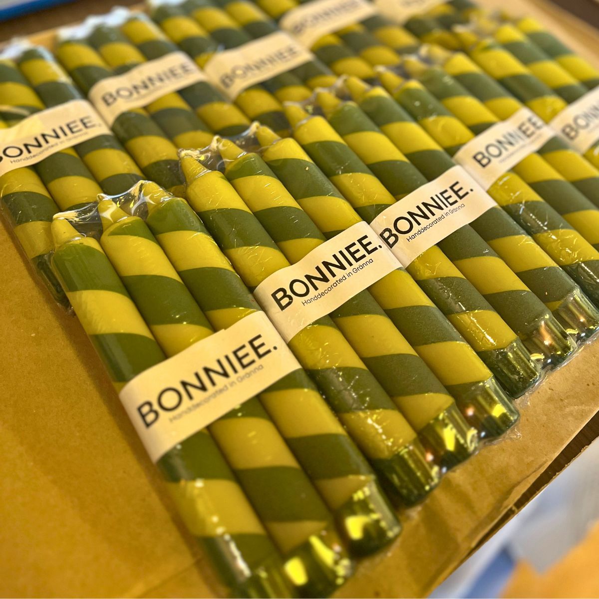 Green Sunshine-stearinljus – handdekorerade ljus i grönt och gult | 100 % stearin