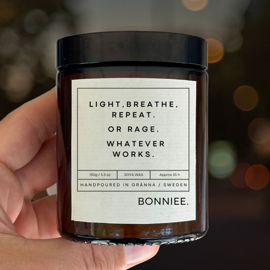 Coping Candle – Tänd, andas, upprepa. Eller rasa. Vad som än fungerar.