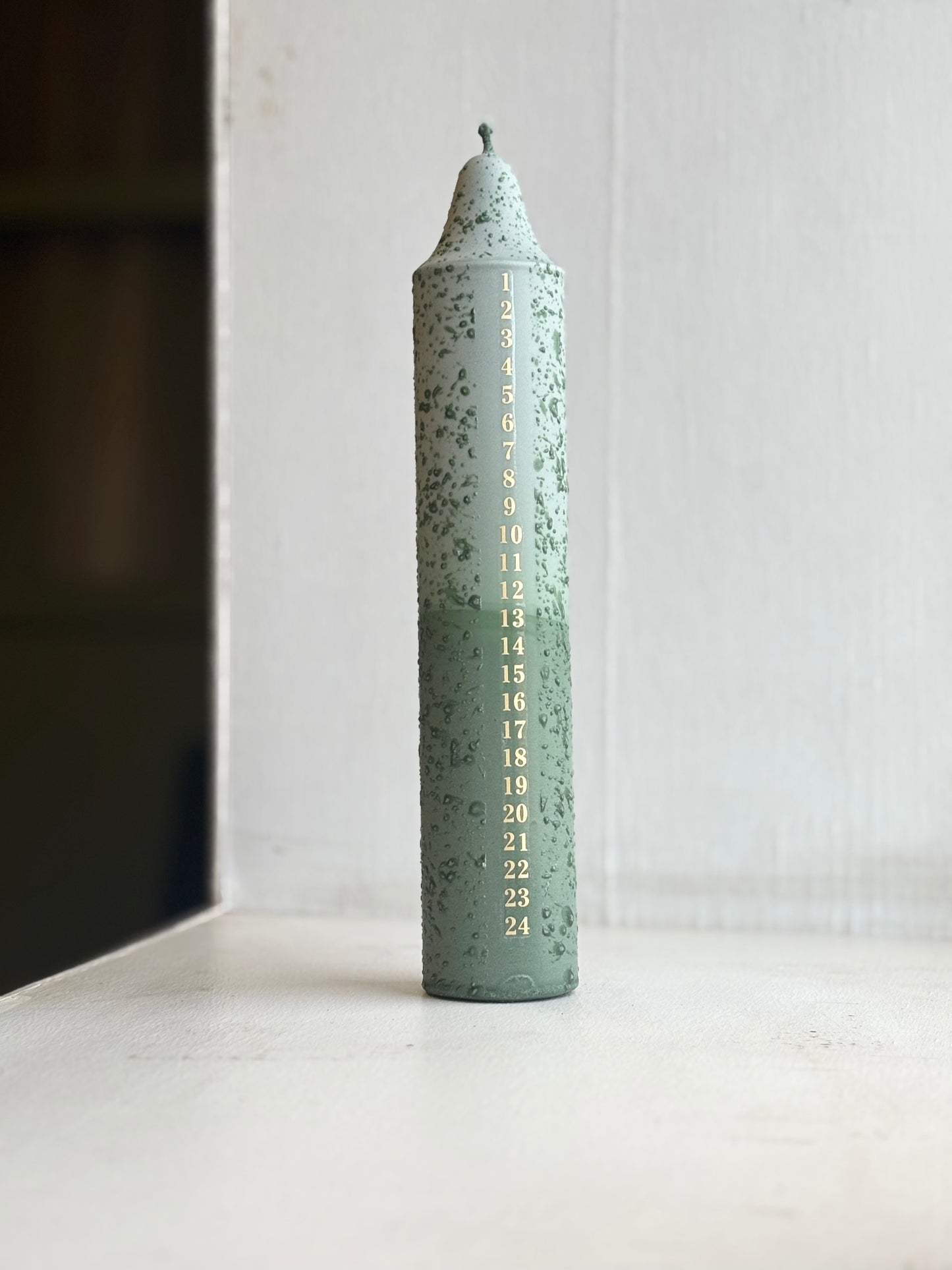 Granglitter – Kalenderljus med gulddekor