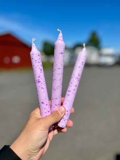 Purple Haze Pop stearinljus – lila konfettiljus med stänk