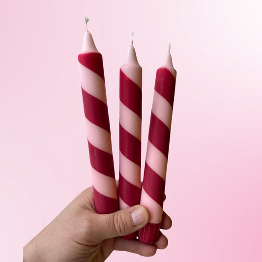 Rosa Polkagrisdröm – Randigt Stearinljus