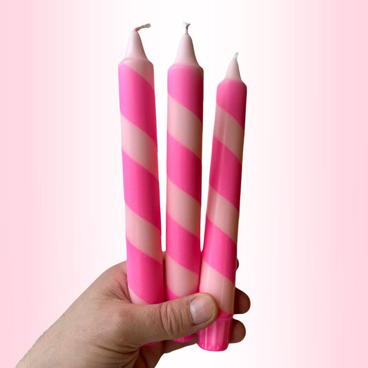 Rosa Polkakaramell – Randigt Stearinljus